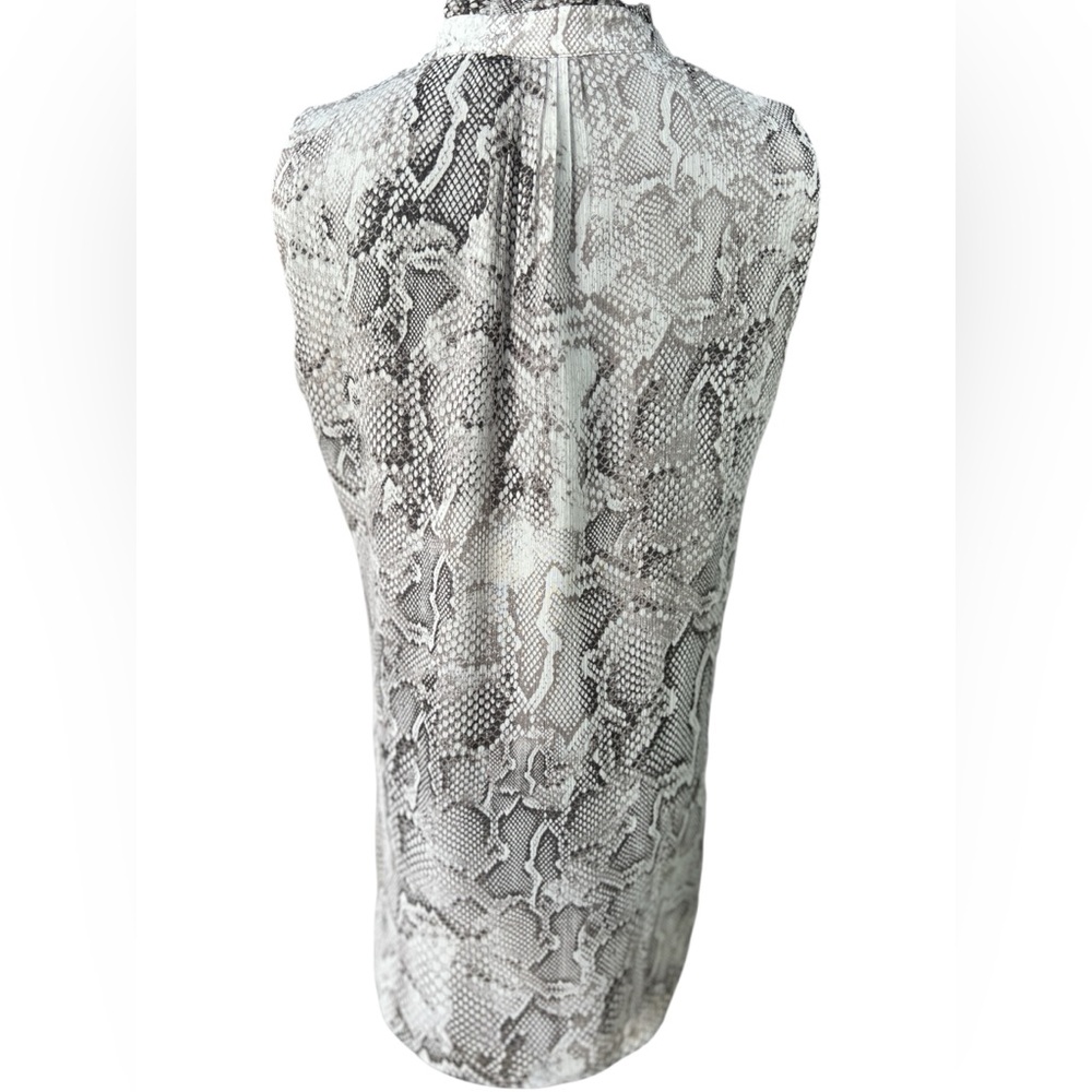 White House Black Market Gray Snake Print Sleeveless Ruffle Neck Tank Size 6 - Picture 3 of 4